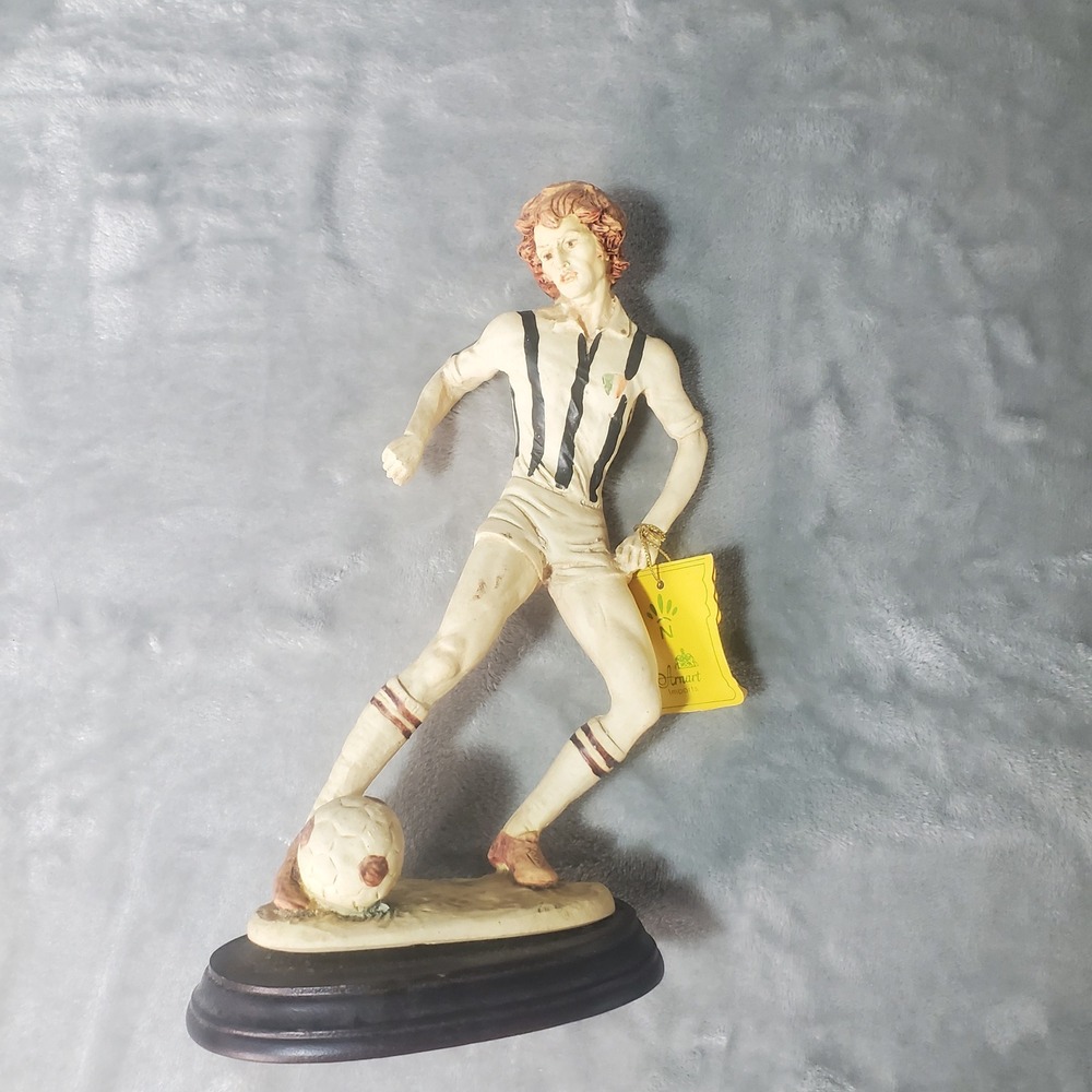 Arnart Dello Stile Capodimonte Soccer Player Sculpture Pucci Signed Vintage